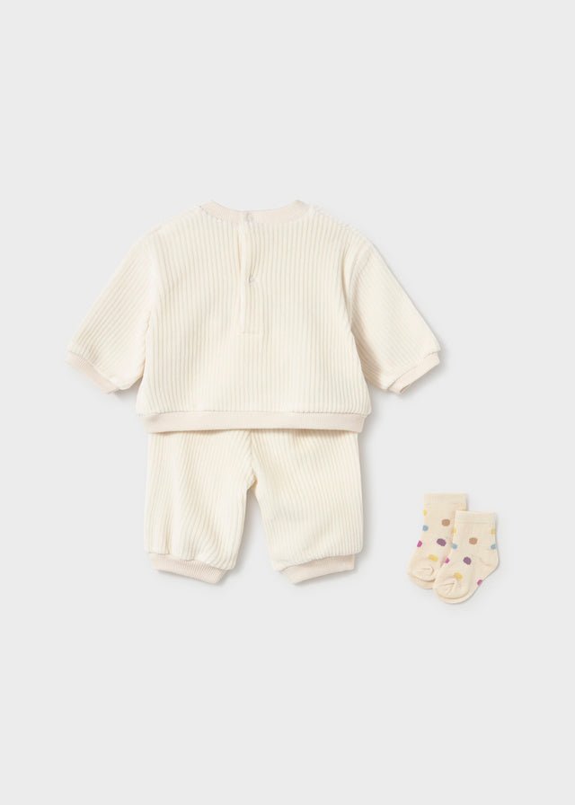 Cream cord baby tracksuit with bunny appliqué, pastel‑pocket trousers and dot socks, Style 16‑02654‑057.