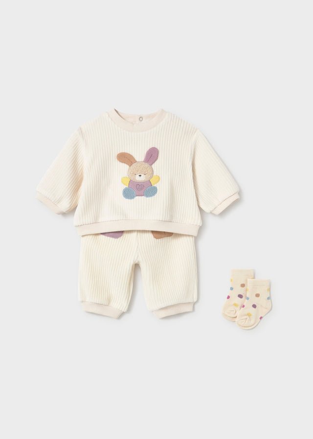 Cream cord baby tracksuit with bunny appliqué, pastel‑pocket trousers and dot socks, Style 16‑02654‑057.
