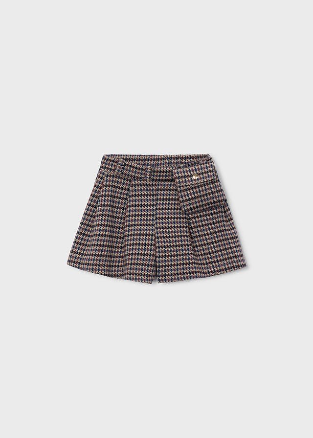 Cinnamon houndstooth skort with flap pocket and matching mini handbag, Style 16‑04908‑066.