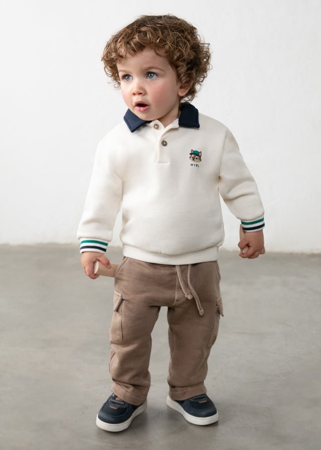 Baby boy knit cargo trousers in Truffle with elastic waistband and side pockets.