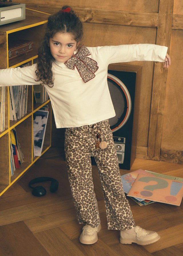 Chestnut twill wide‑leg trousers with leopard print pattern, pockets and belt loops, Style 16‑04519‑050.