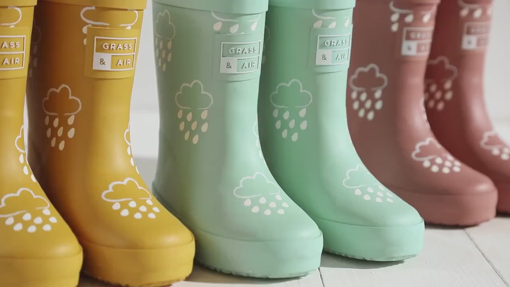 
                  
                    Load and play video in Gallery viewer, Grass &amp;amp; Air pistachio colour changing wellies
                  
                